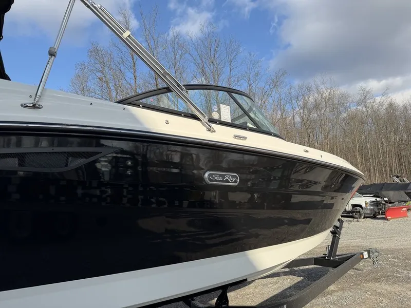 Slide: The Image of Sea Ray SDX 230 2026 - 3