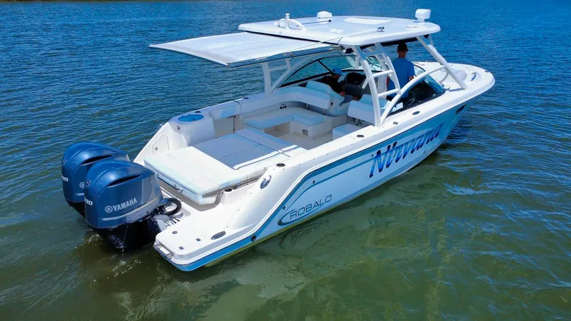 Slide: The Image of Robalo R317 Dual Console 2019 - 14