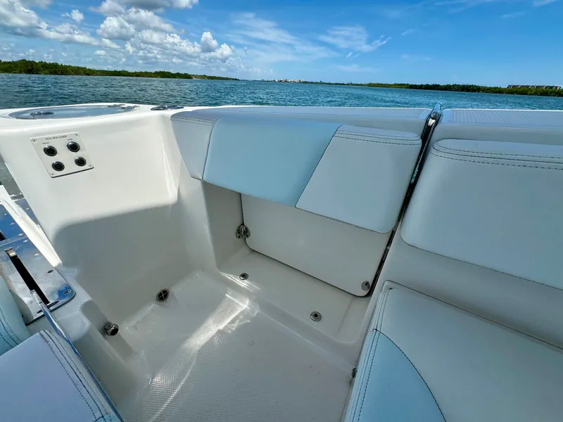 Slide: The Image of Robalo R317 Dual Console 2019 - 16