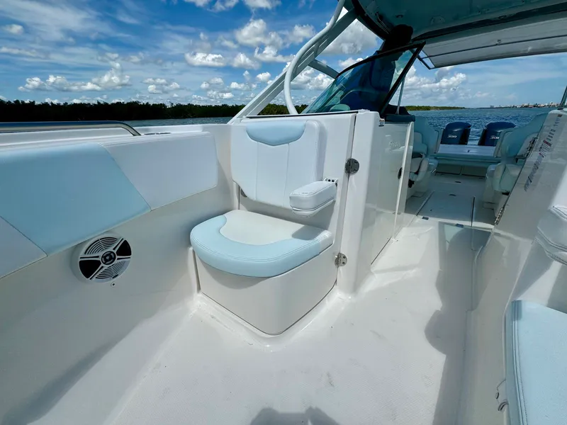 Slide: The Image of Robalo R317 Dual Console 2019 - 27