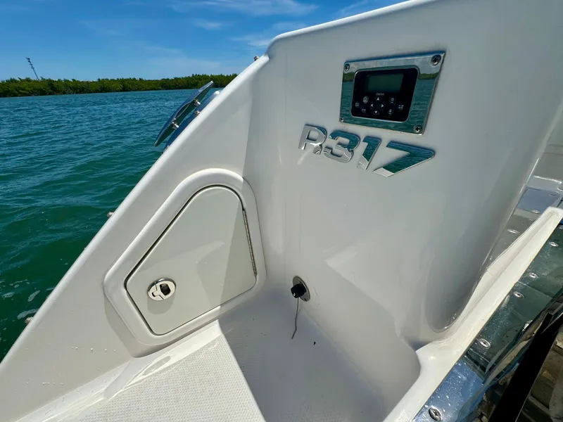 Slide: The Image of Robalo R317 Dual Console 2019 - 33