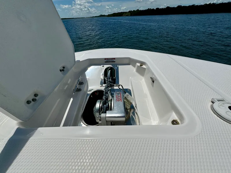 Slide: The Image of Robalo R317 Dual Console 2019 - 34