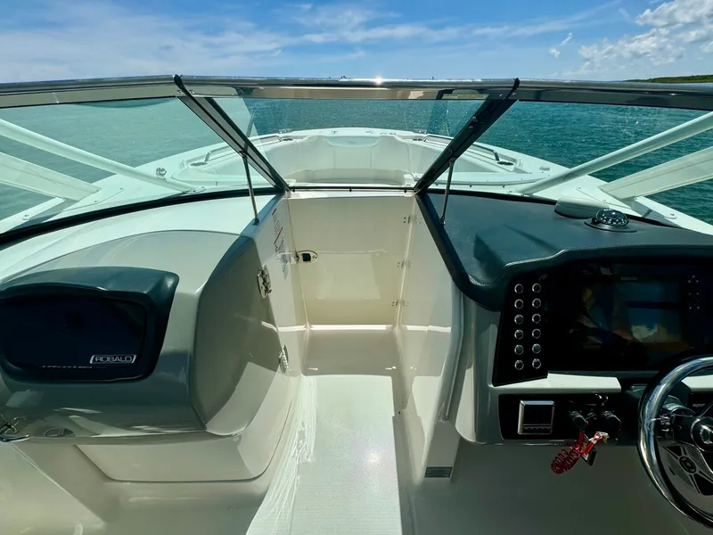 Slide: The Image of Robalo R317 Dual Console 2019 - 35