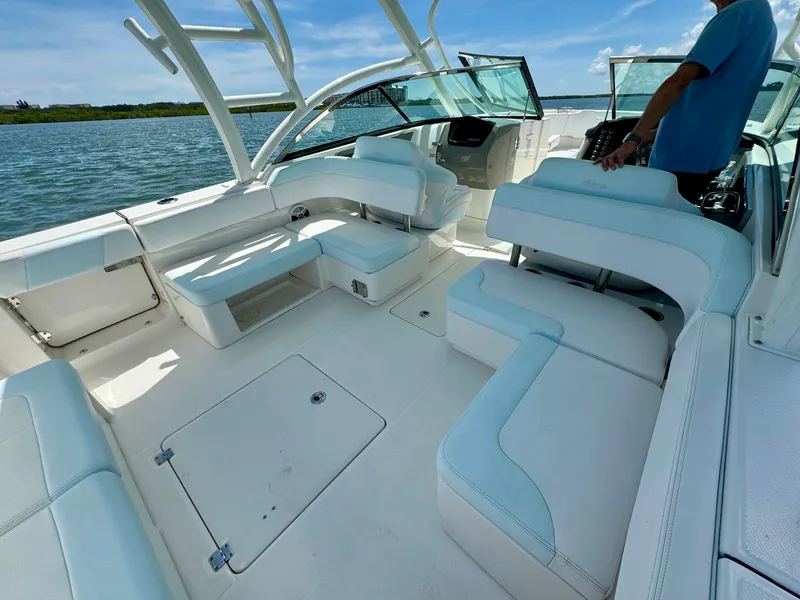 Slide: The Image of Robalo R317 Dual Console 2019 - 37