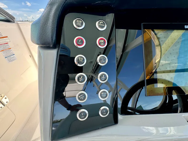 Slide: The Image of Robalo R317 Dual Console 2019 - 38