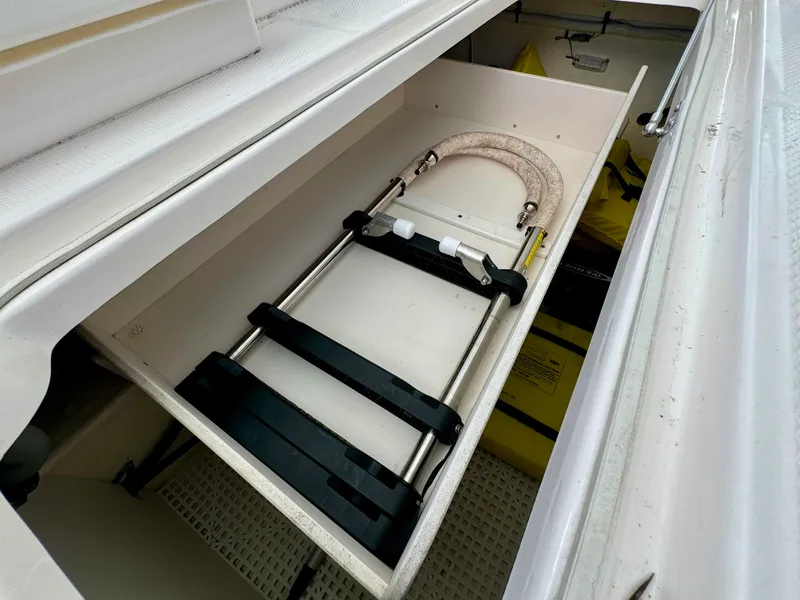 Slide: The Image of Robalo R317 Dual Console 2019 - 40