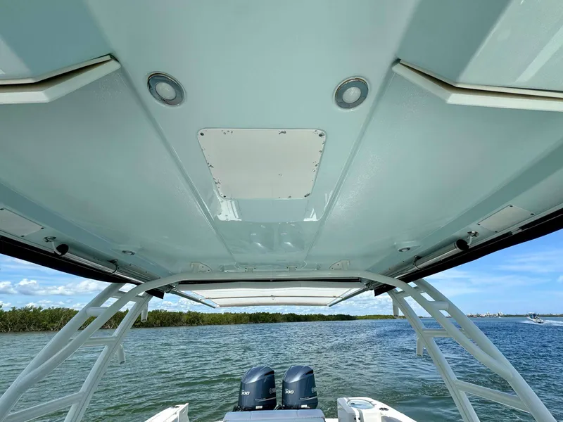 Slide: The Image of Robalo R317 Dual Console 2019 - 41