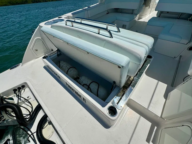 Slide: The Image of Robalo R317 Dual Console 2019 - 42