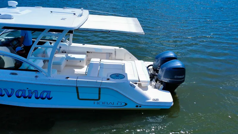 Slide: The Image of Robalo R317 Dual Console 2019 - 43