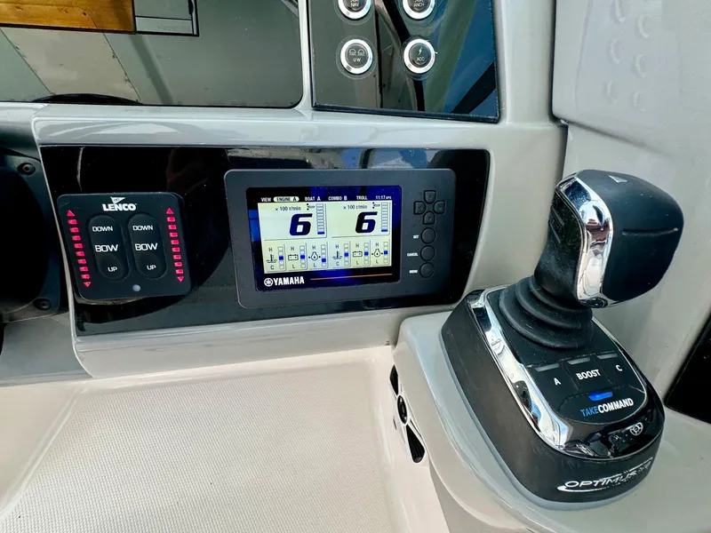 Slide: The Image of Robalo R317 Dual Console 2019 - 46