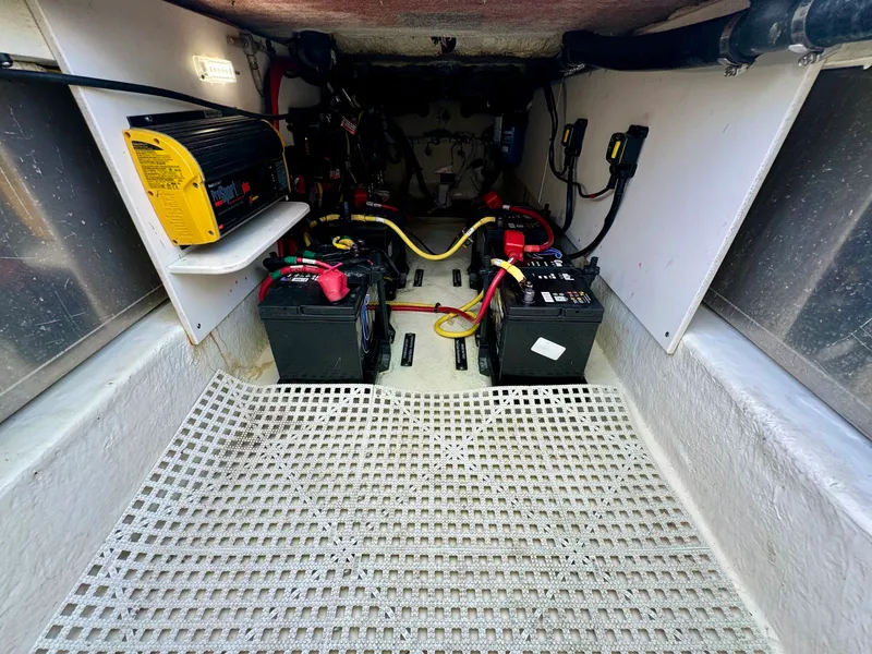 Slide: The Image of Robalo R317 Dual Console 2019 - 53