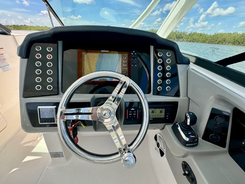 Slide: The Image of Robalo R317 Dual Console 2019 - 6