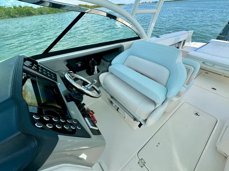 Slide: The Image of Robalo R317 Dual Console 2019 - 7