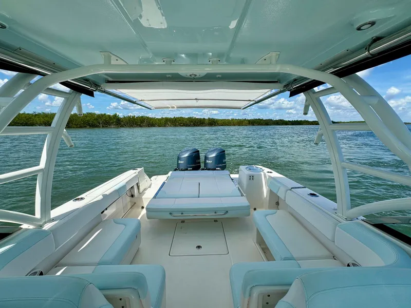 Slide: The Image of Robalo R317 Dual Console 2019 - 9