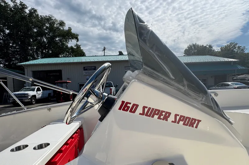 Slide: The Image of Boston Whaler 160 Super Sport 2027 - 11