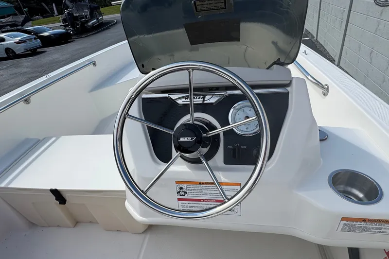 Slide: The Image of Boston Whaler 160 Super Sport 2027 - 14