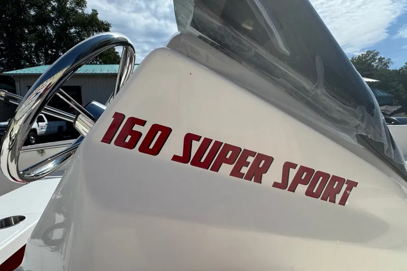 Slide: The Image of Boston Whaler 160 Super Sport 2027 - 12