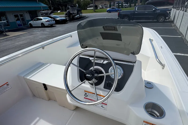 Slide: The Image of Boston Whaler 160 Super Sport 2027 - 13