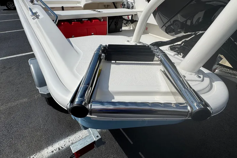 Slide: The Image of Boston Whaler 160 Super Sport 2027 - 7