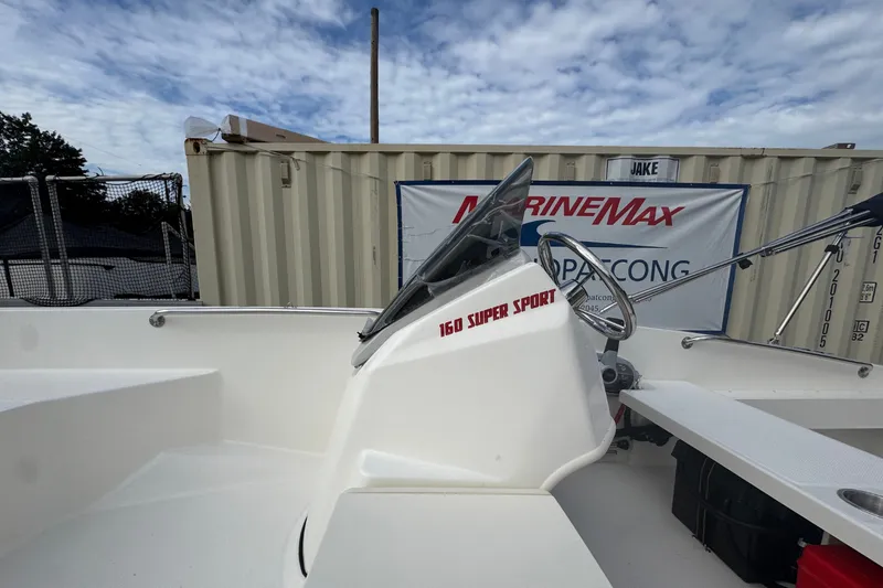Slide: The Image of Boston Whaler 160 Super Sport 2027 - 10