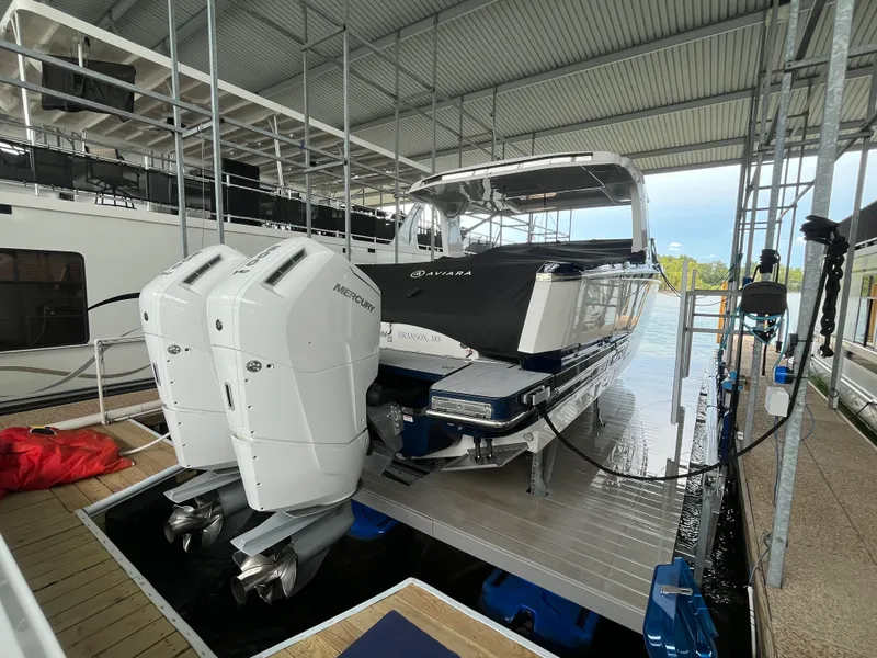 Slide: The Image of Aviara AV40 OB 2023 - 99