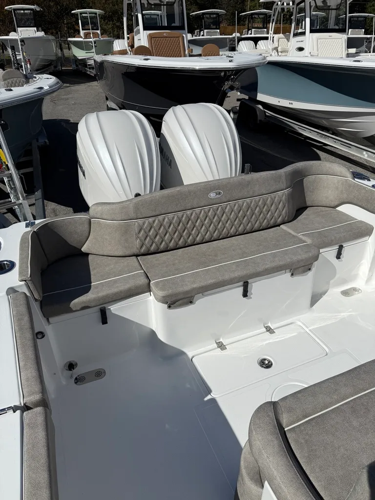 Slide: The Image of Sea Hunt Ultra 275 CB 2026 - 16