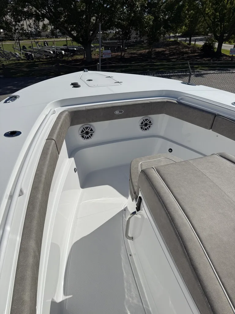 Slide: The Image of Sea Hunt Ultra 275 CB 2026 - 4