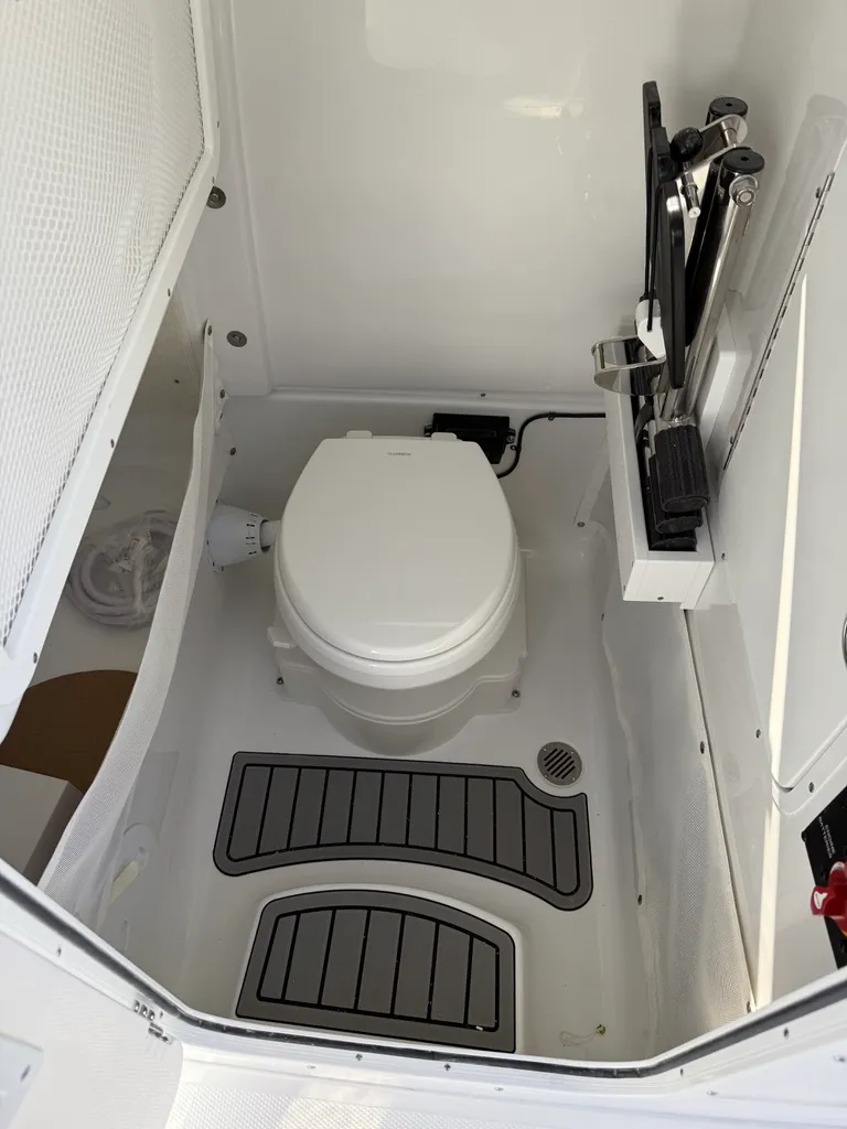 Slide: The Image of Sea Hunt Ultra 275 CB 2026 - 7