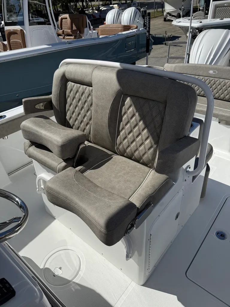 Slide: The Image of Sea Hunt Ultra 275 CB 2026 - 8