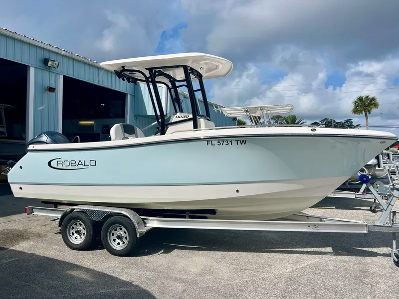 The Image of Robalo R230 2025 - 0