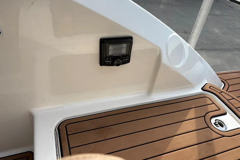 Slide: The Image of Sea Ray 230 SLX 2017 - 6