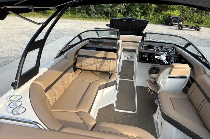 Slide: The Image of Sea Ray 230 SLX 2017 - 7