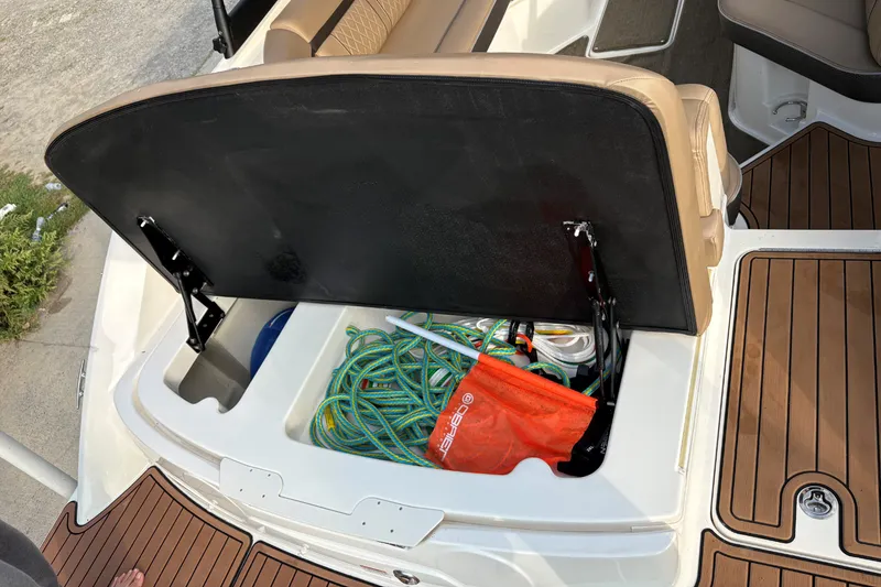 Slide: The Image of Sea Ray 230 SLX 2017 - 5