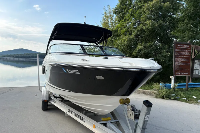 The Image of Sea Ray 230 SLX 2017 - 0
