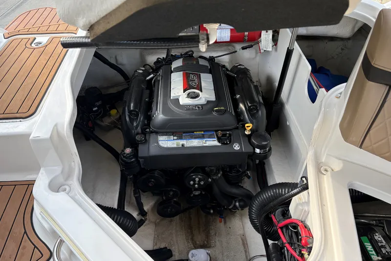 Slide: The Image of Sea Ray 230 SLX 2017 - 13