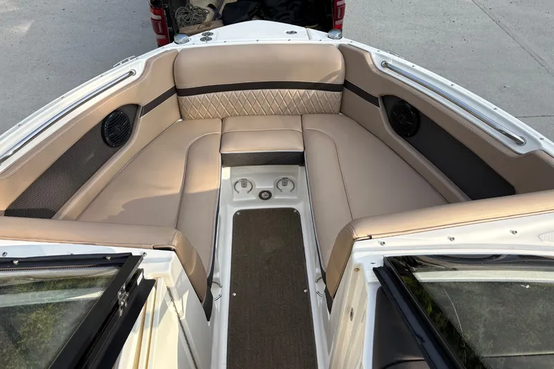 Slide: The Image of Sea Ray 230 SLX 2017 - 14