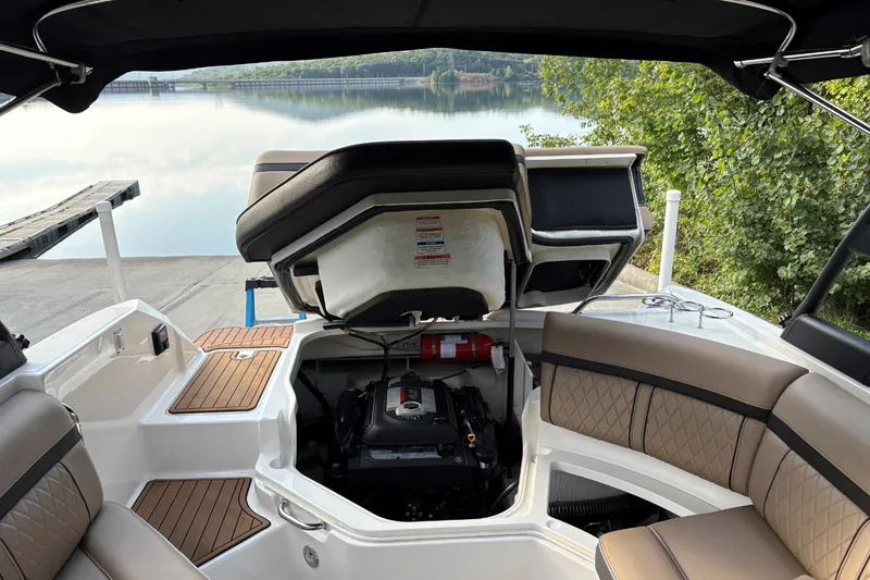 Slide: The Image of Sea Ray 230 SLX 2017 - 12
