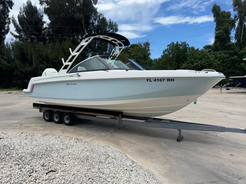 The Image of Boston Whaler 230 VANTAGE 2017 - 0