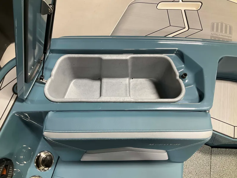 Slide: The Image of Mastercraft Prostar 2025 - 34