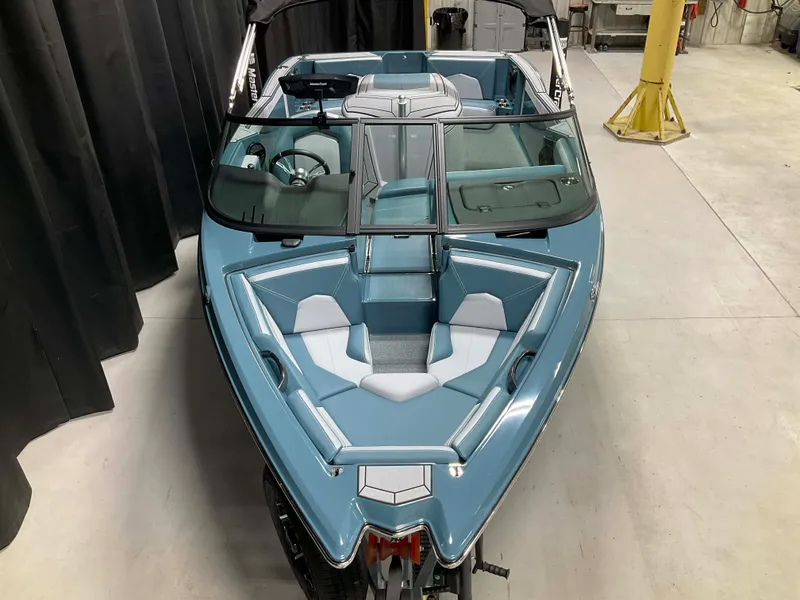 Slide: The Image of Mastercraft Prostar 2025 - 9