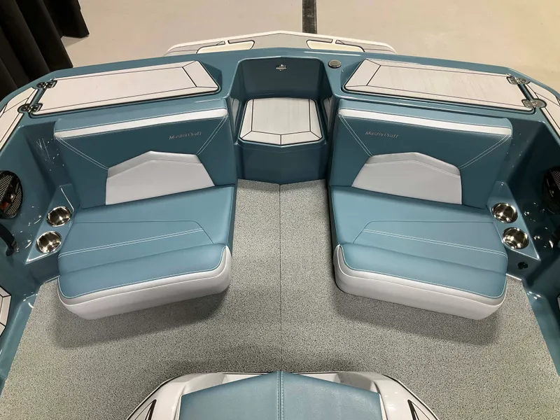 Slide: The Image of Mastercraft Prostar 2025 - 32