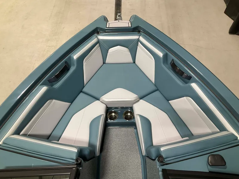 Slide: The Image of Mastercraft Prostar 2025 - 10