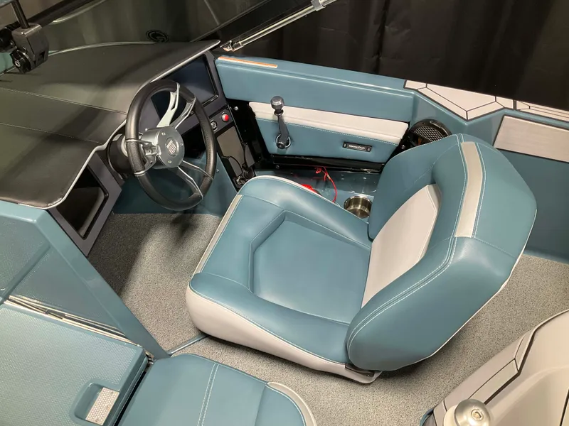 Slide: The Image of Mastercraft Prostar 2025 - 15