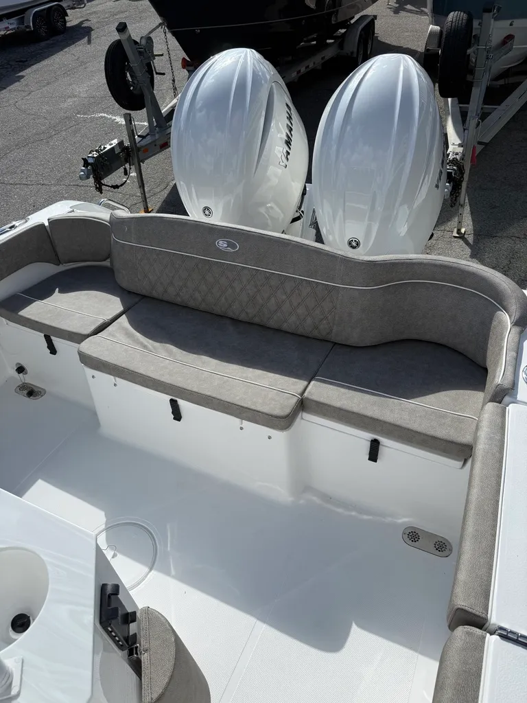 Slide: The Image of Sea Hunt Ultra 265 SE 2026 - 13