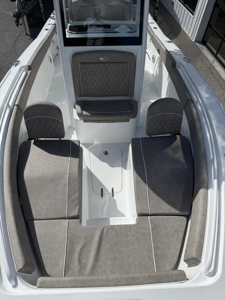 Slide: The Image of Sea Hunt Ultra 265 SE 2026 - 5