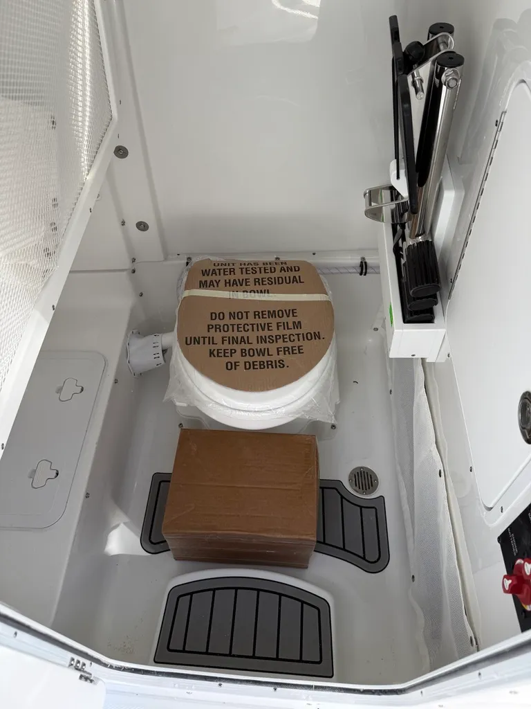 Slide: The Image of Sea Hunt Ultra 265 SE 2026 - 7