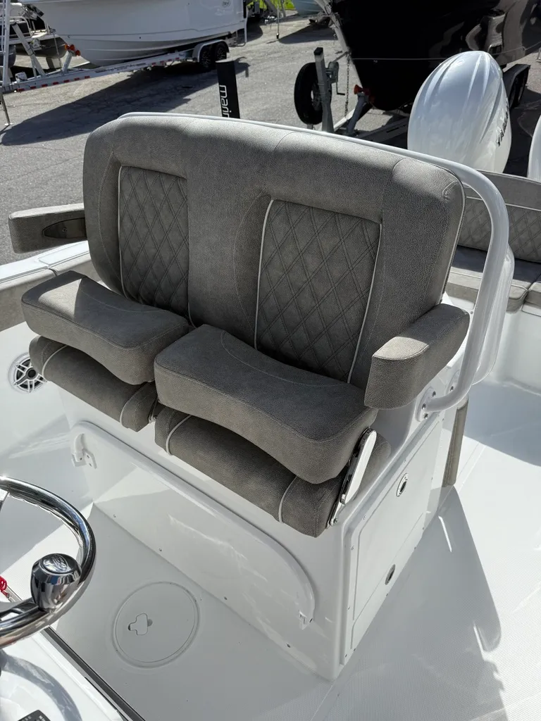 Slide: The Image of Sea Hunt Ultra 265 SE 2026 - 8