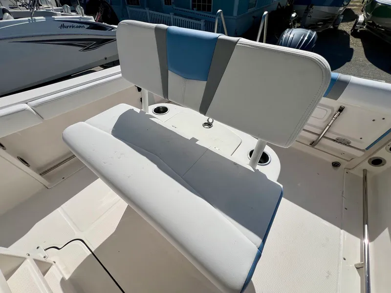 Slide: The Image of Robalo R222 2024 - 13
