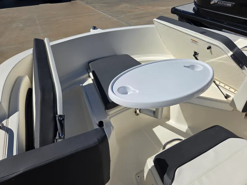 Slide: The Image of Bayliner TROPHY T20CC 2023 - 25