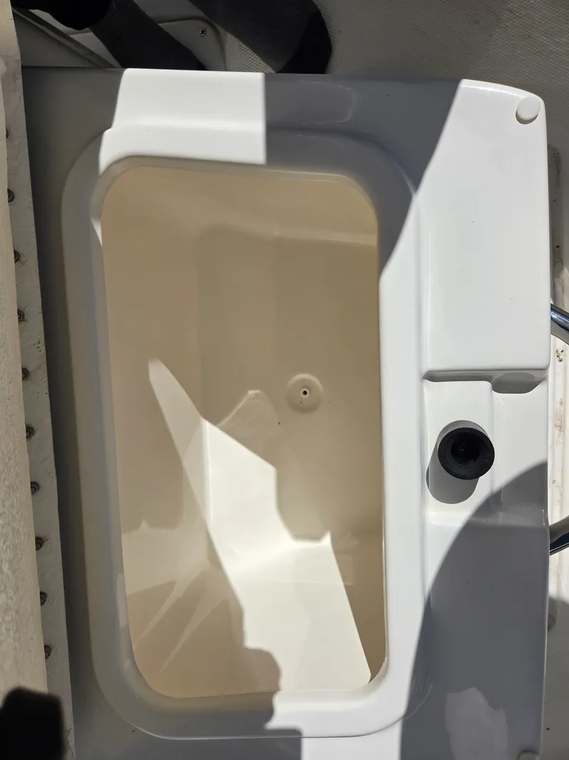 Slide: The Image of Bayliner TROPHY T20CC 2023 - 23